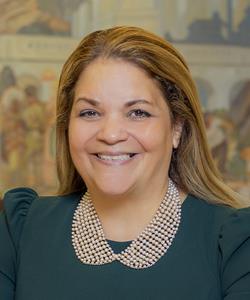 Dr. Vanya Quiñones