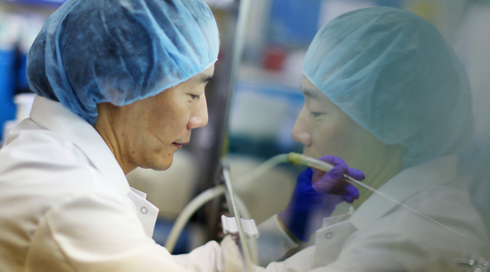 John Chi works in a lab.