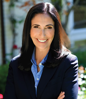 Photo of Leslie Gilbert-Lurie