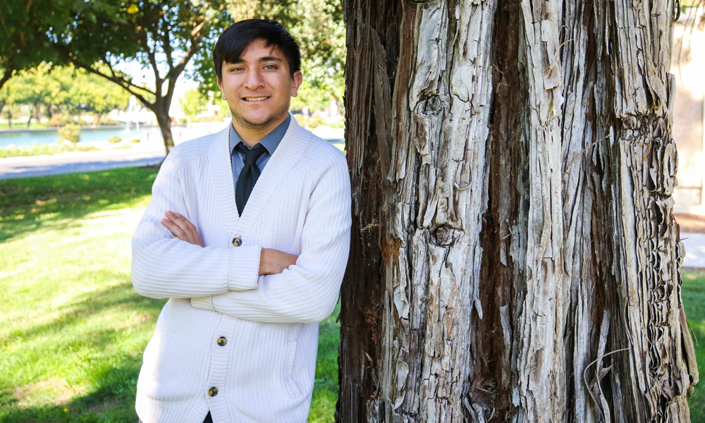 photo of Germán Silva posing next to a tree