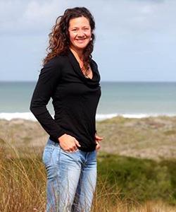 Dr.  Kamila Larripa